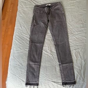 Women’s Levi’s 711 Skinny Jeans size 25
